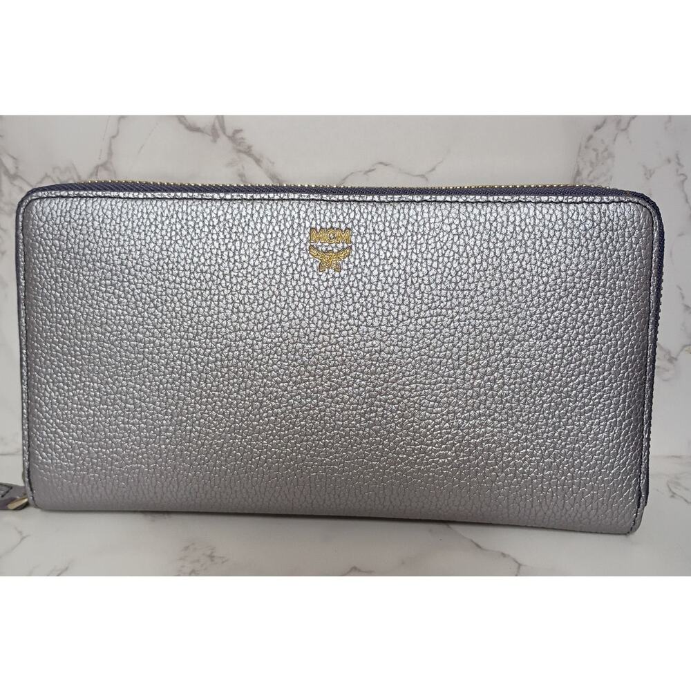 MCM Fontanellas Park Ave Milla Silver Pebbled Leather Zip Around Wallet - NWT
